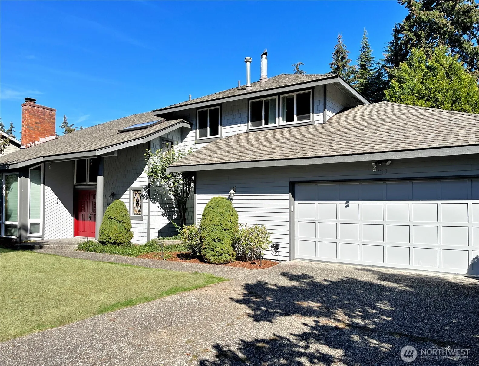 Property photo for 210 141st Avenue Ne, Bellevue photo 2
