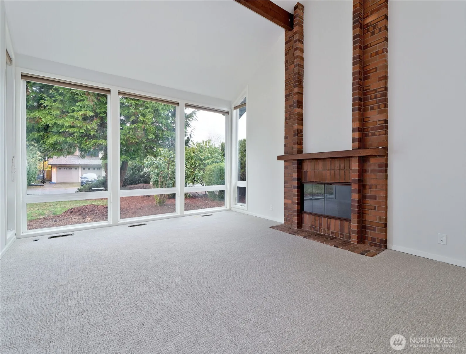 Property photo for 210 141st Avenue Ne, Bellevue photo 5