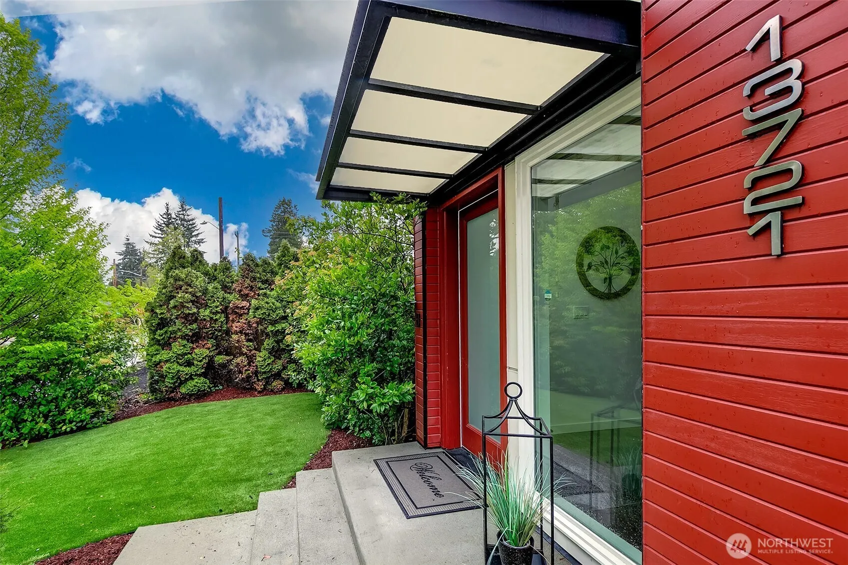 Property photo for 13721 Meridian Avenue N, Seattle photo 3