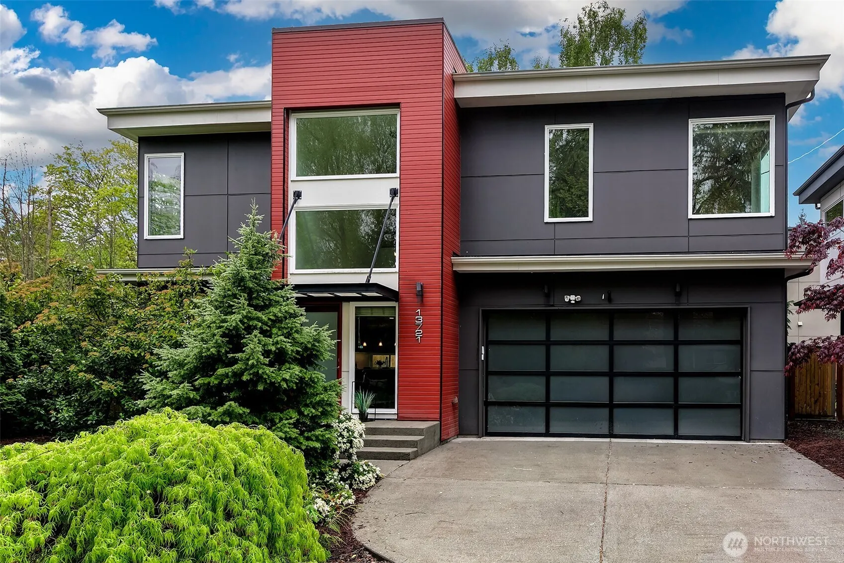 Property photo for 13721 Meridian Avenue N, Seattle photo 2