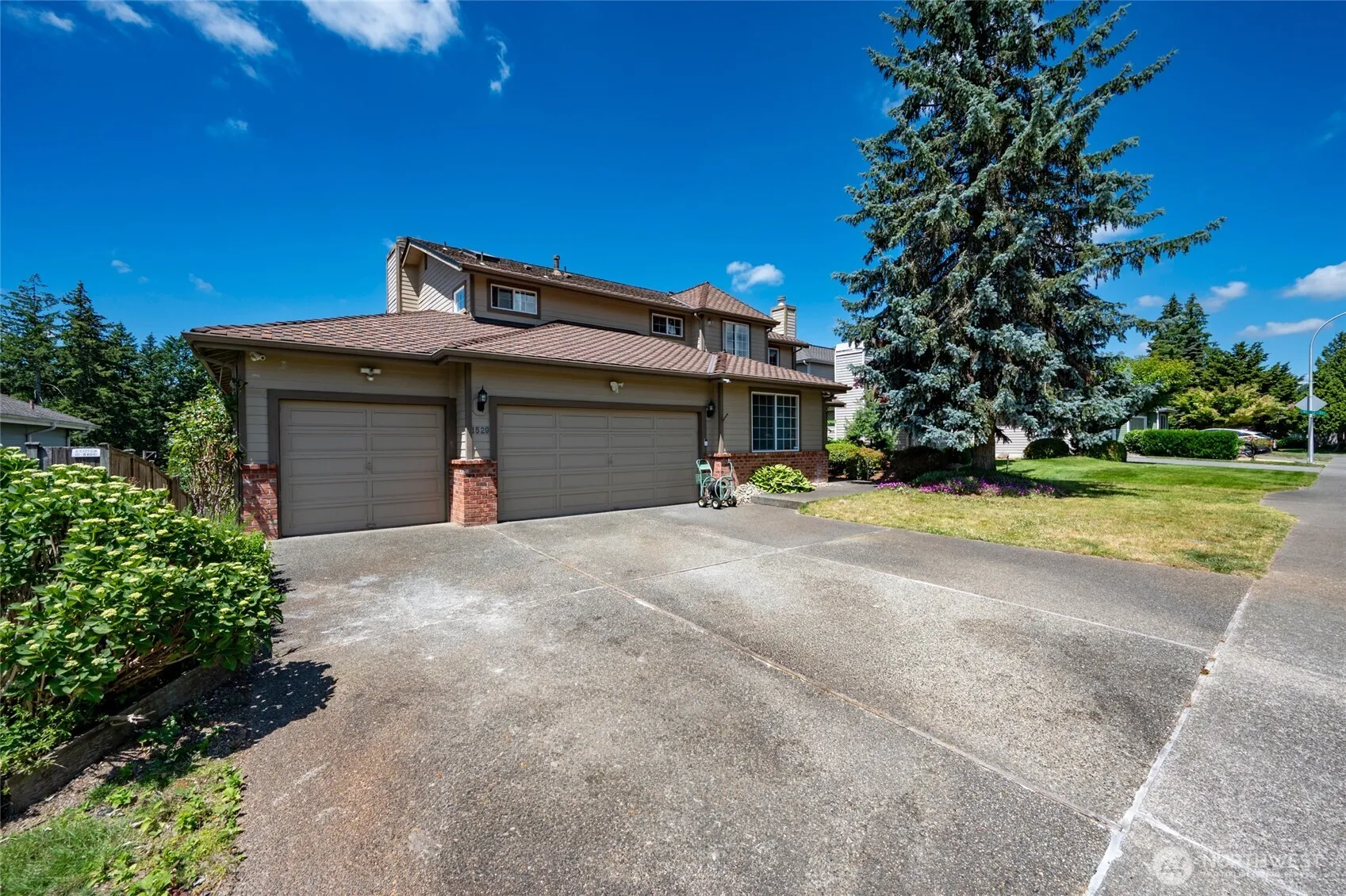 Property photo for 1529 Ilwaco Avenue Ne, Renton photo 2