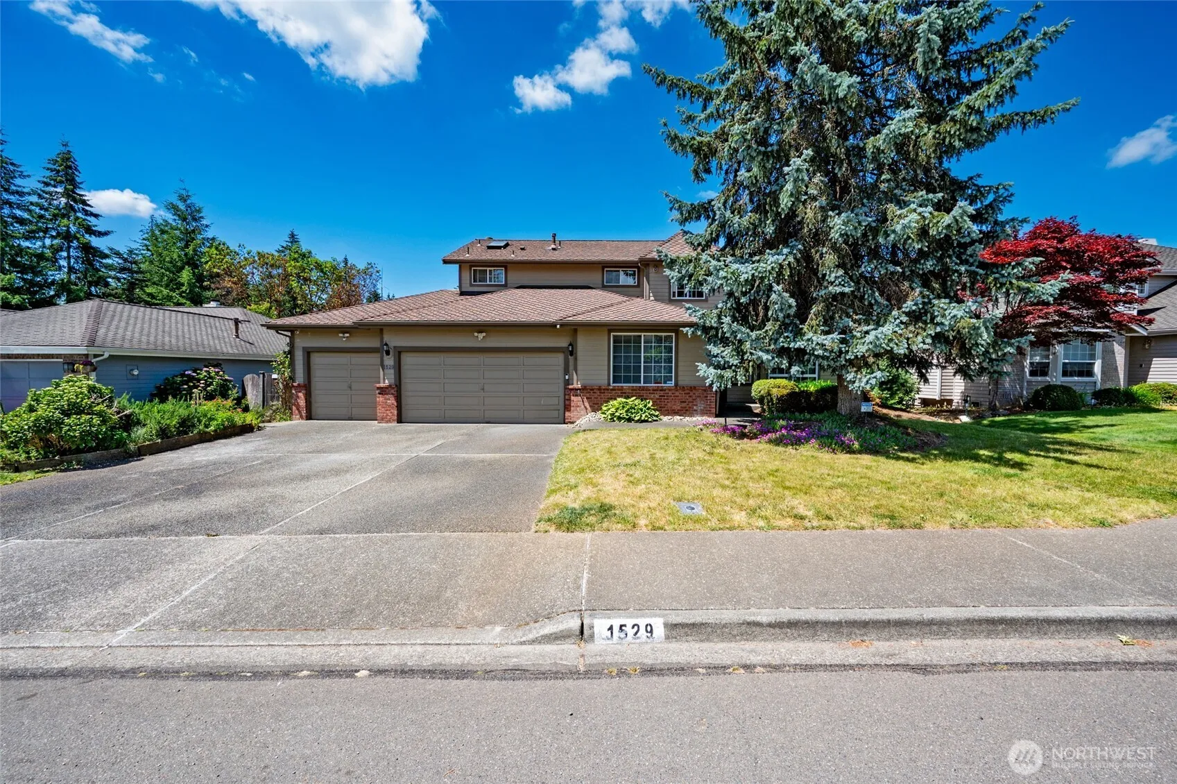 Property photo for 1529 Ilwaco Avenue Ne, Renton photo 3