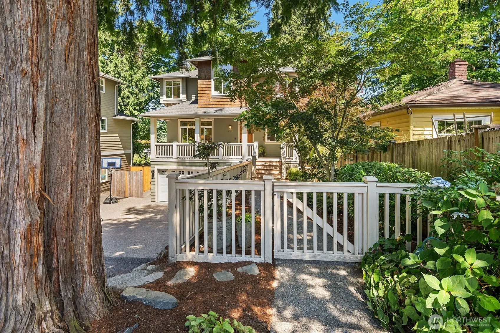 Property photo for 2322 Ne 92nd Street, Seattle photo 3