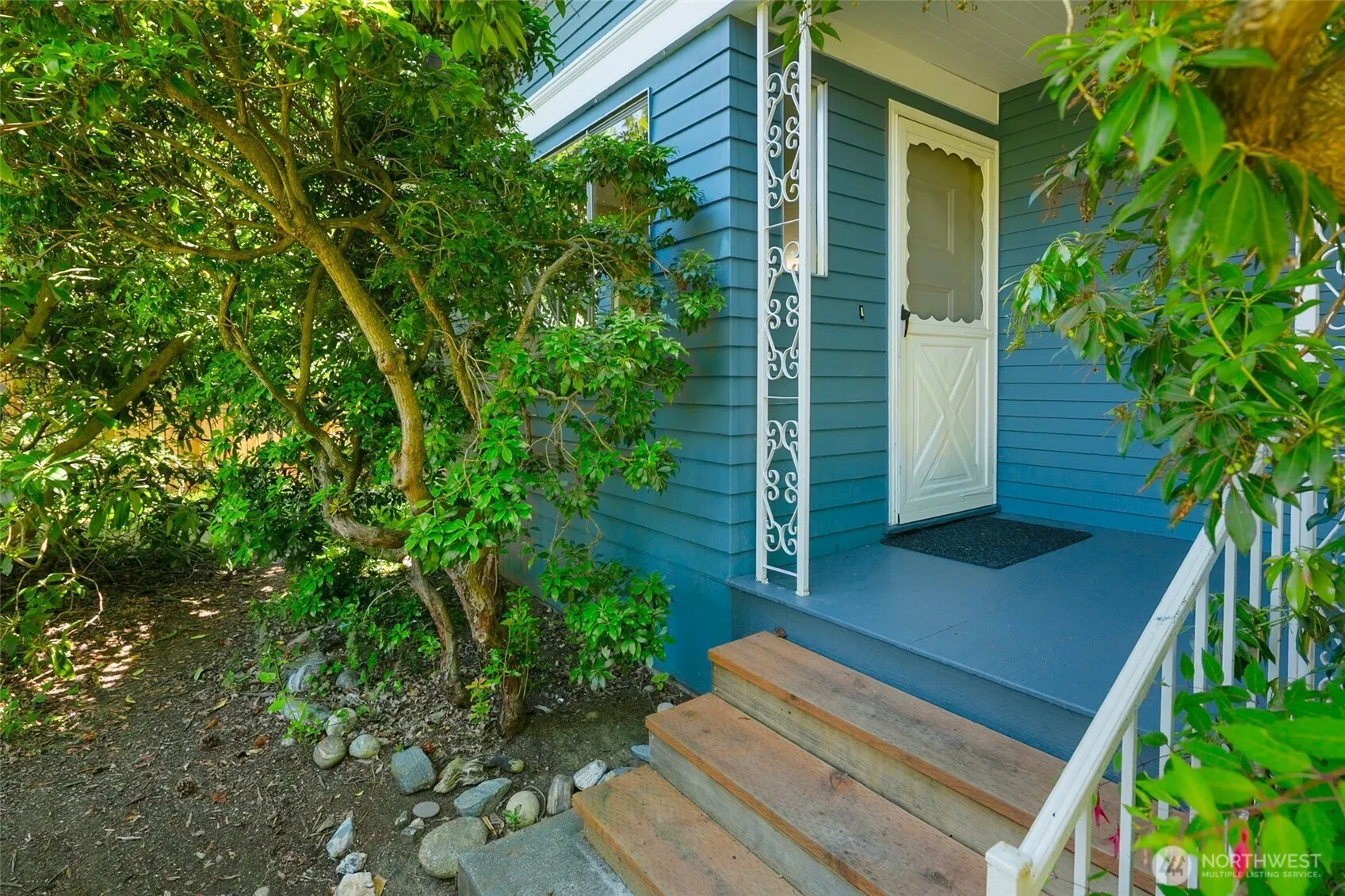 Property photo for 10045 10th Avenue Sw, Seattle photo 4