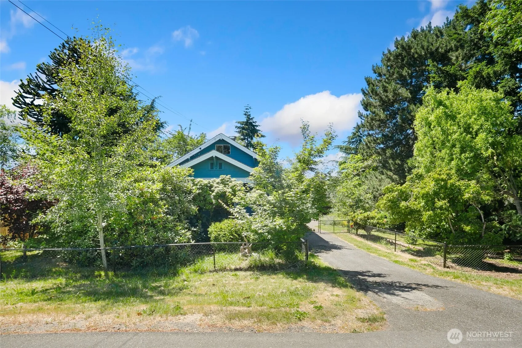 Property photo for 10045 10th Avenue Sw, Seattle photo 3