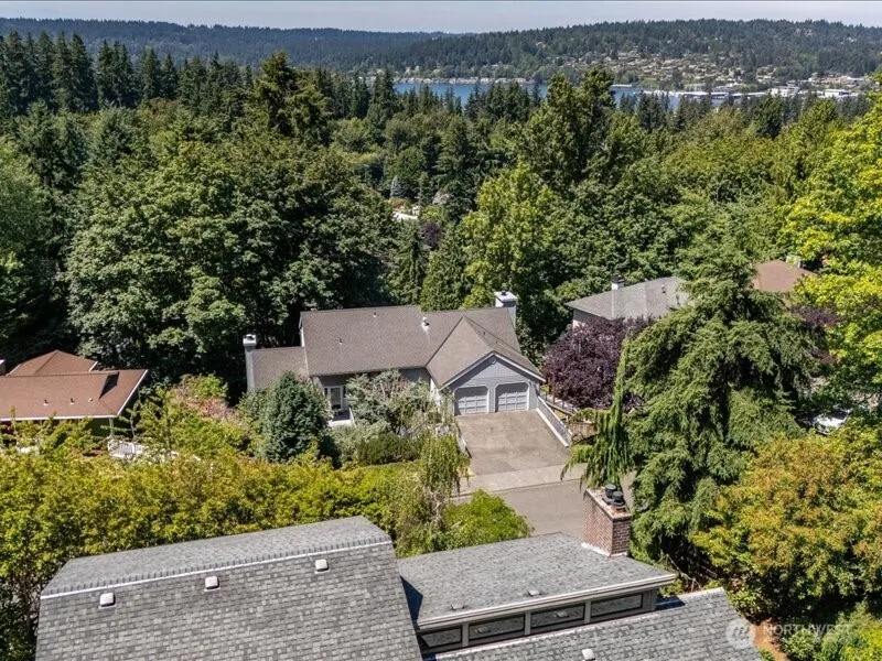 Property photo for 15812 71st Avenue Ne, Kenmore photo 2
