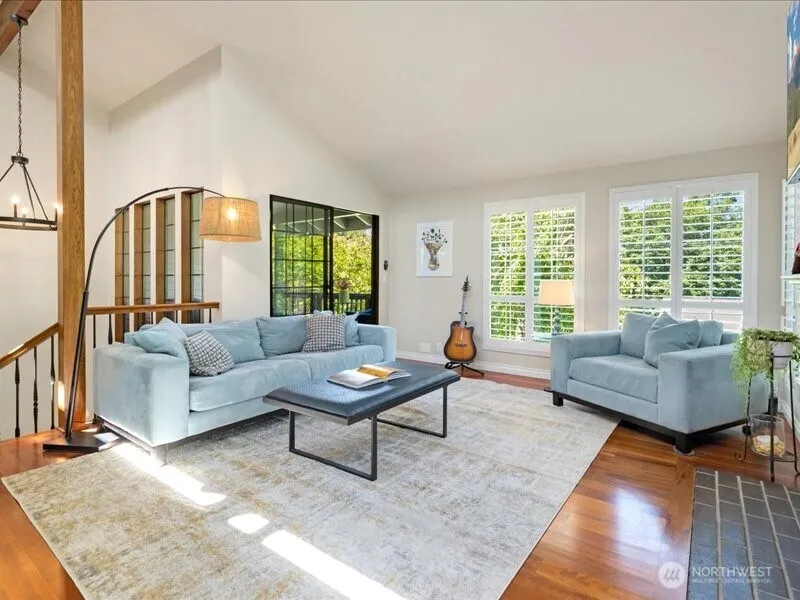 Property photo for 15812 71st Avenue Ne, Kenmore photo 4