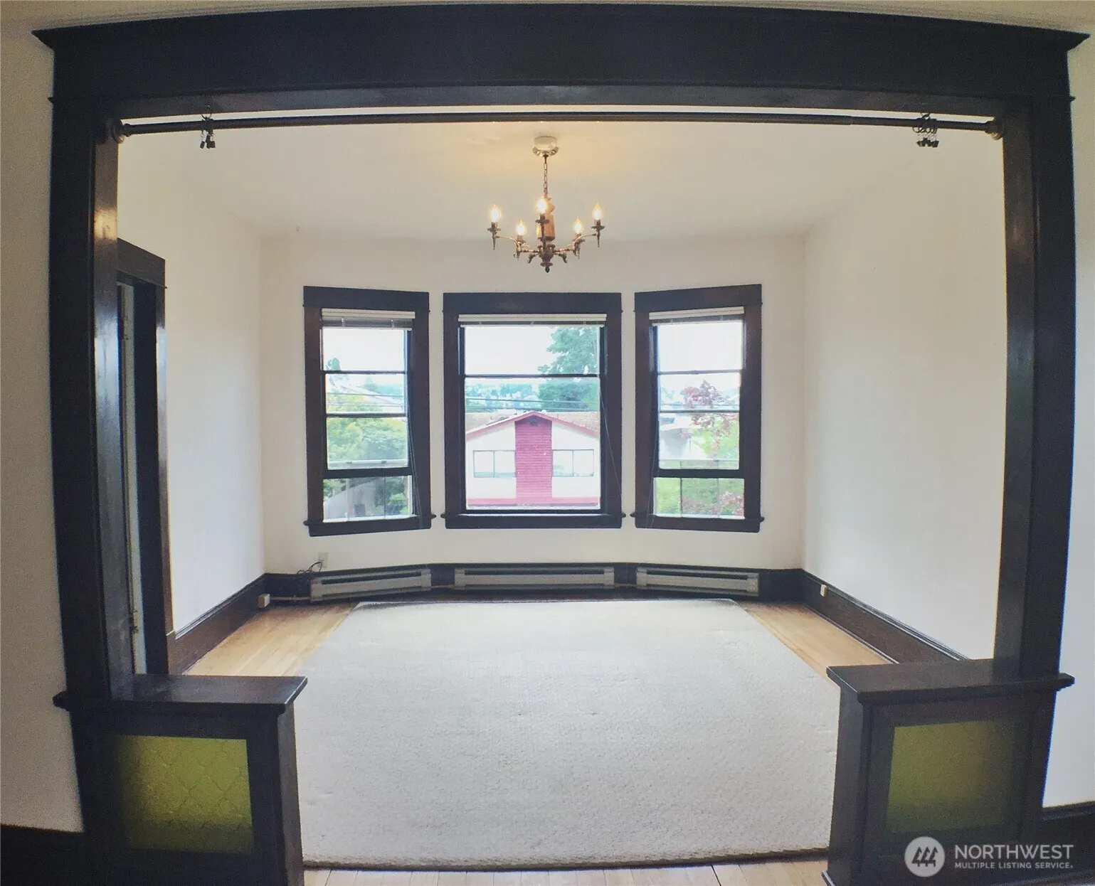 Property photo for 910 Nw 52nd Street, Seattle photo 2