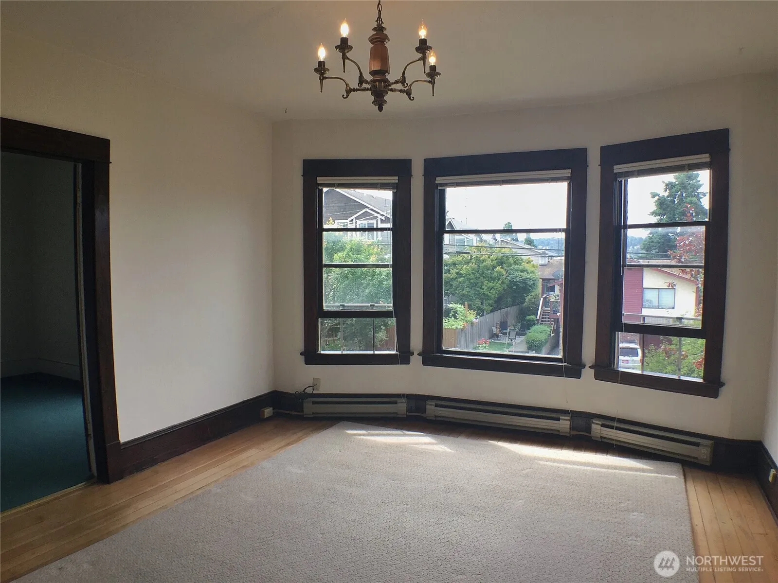 Property photo for 910 Nw 52nd Street, Seattle photo 3