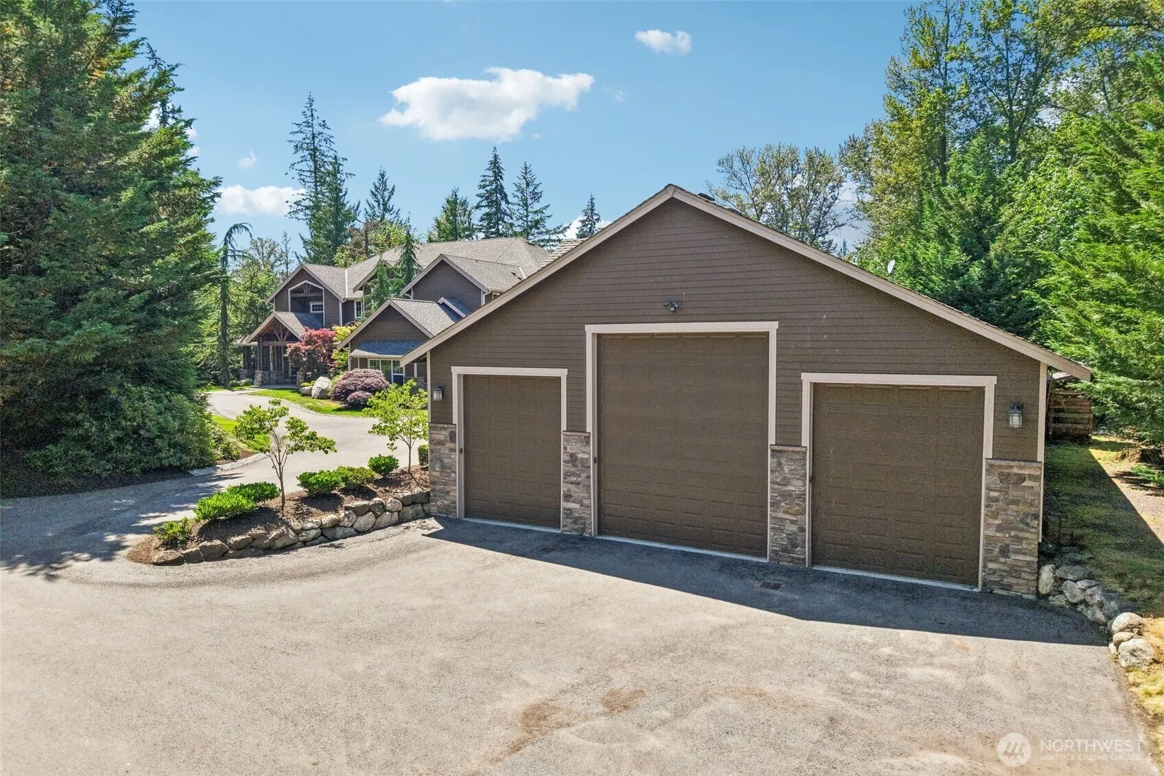Property photo for 8015 228th Avenue Ne, Redmond photo 2