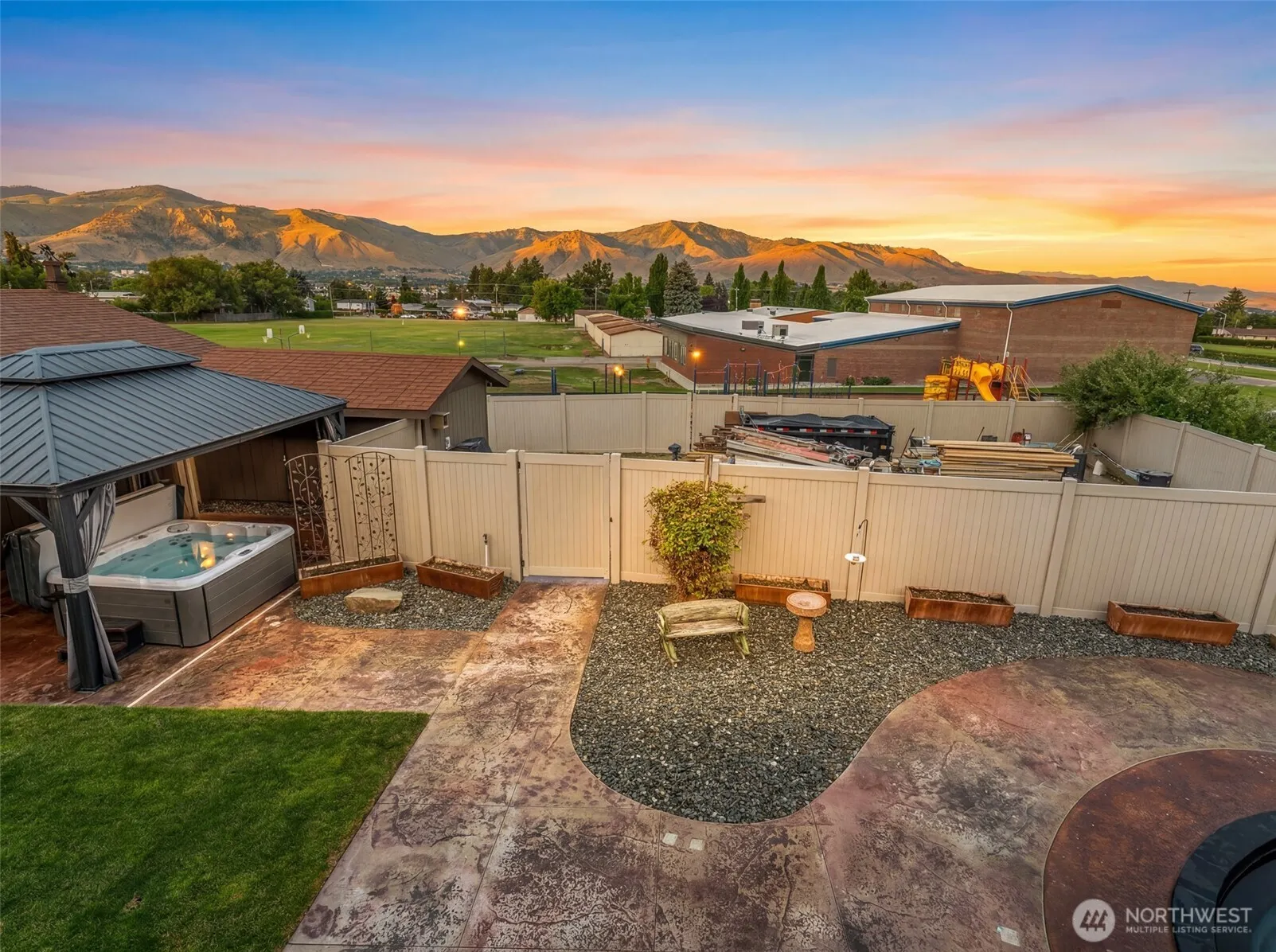 Property photo for 1428 Ne Terrace Court, East Wenatchee photo 2