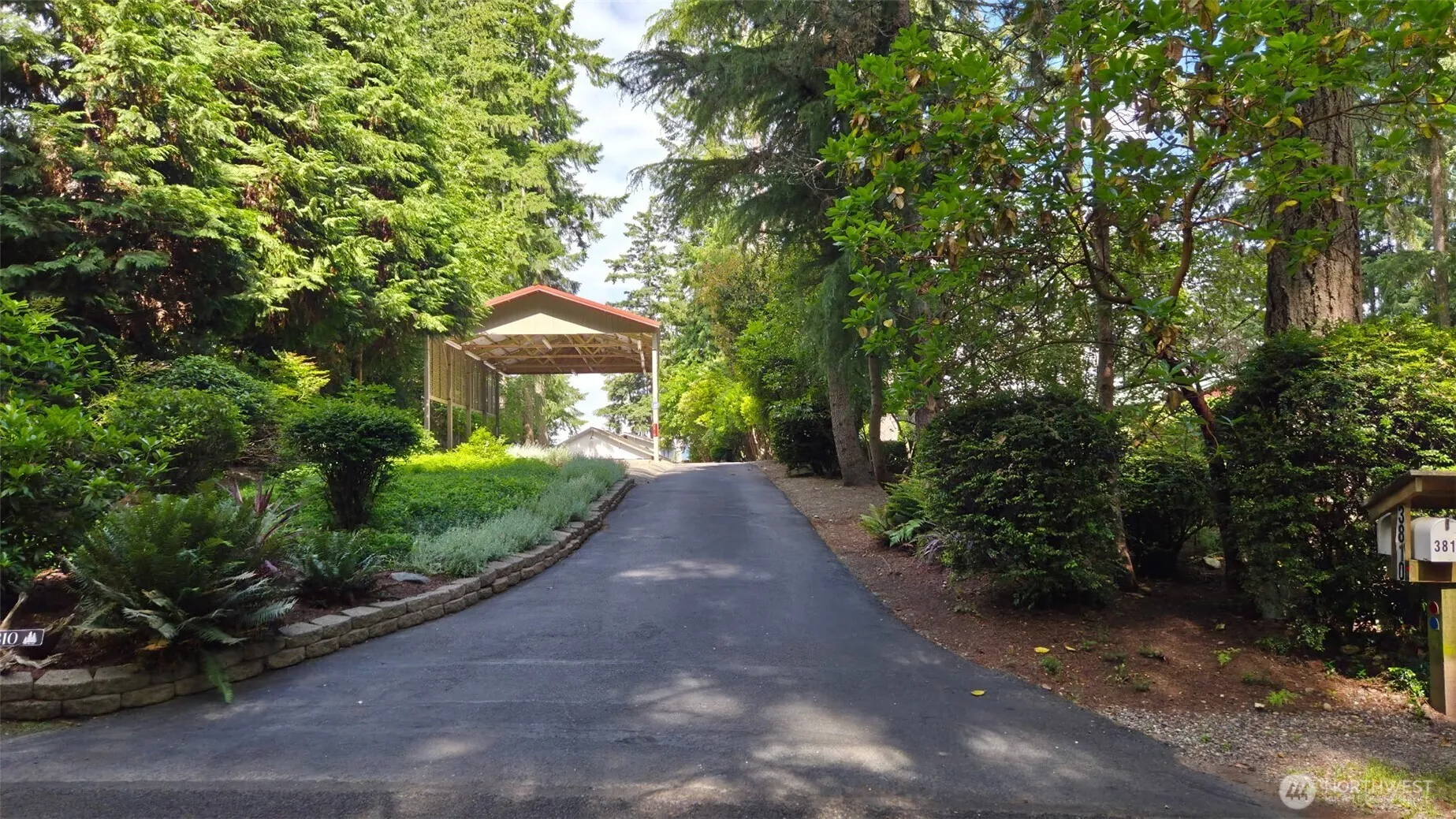 Property photo for 3810 Forest Beach Drive Nw, Gig Harbor photo 2