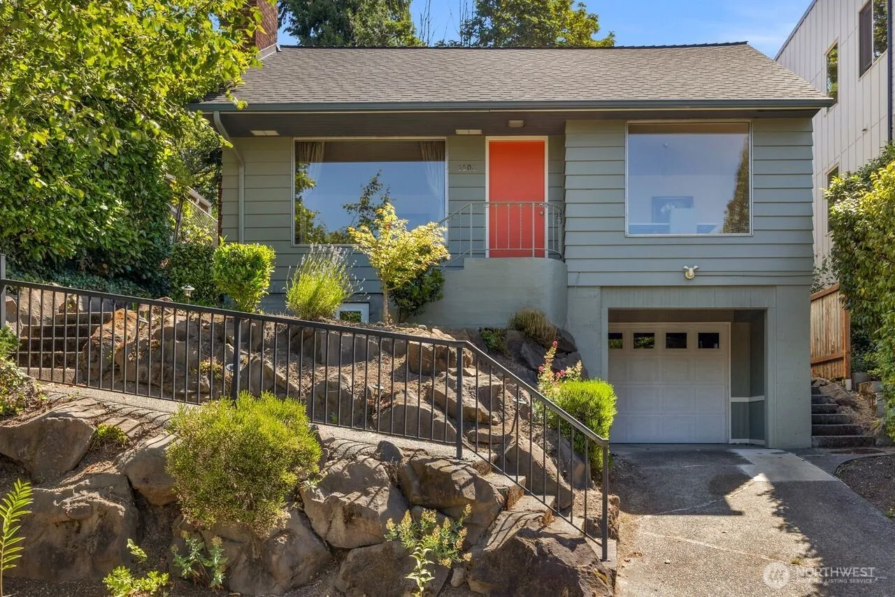 Property photo for 5508 31st Avenue Ne, Seattle photo 2