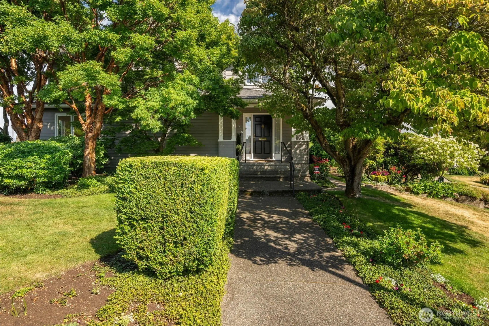 Property photo for 5716 Ann Arbor Avenue Ne, Seattle photo 3