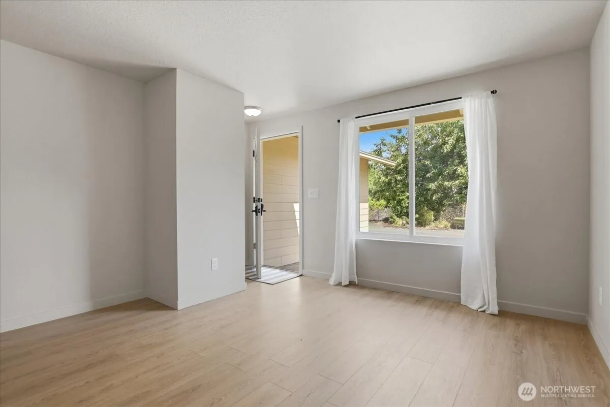 Property photo for 8272 Ne Snowberry Loop, Vancouver photo 3