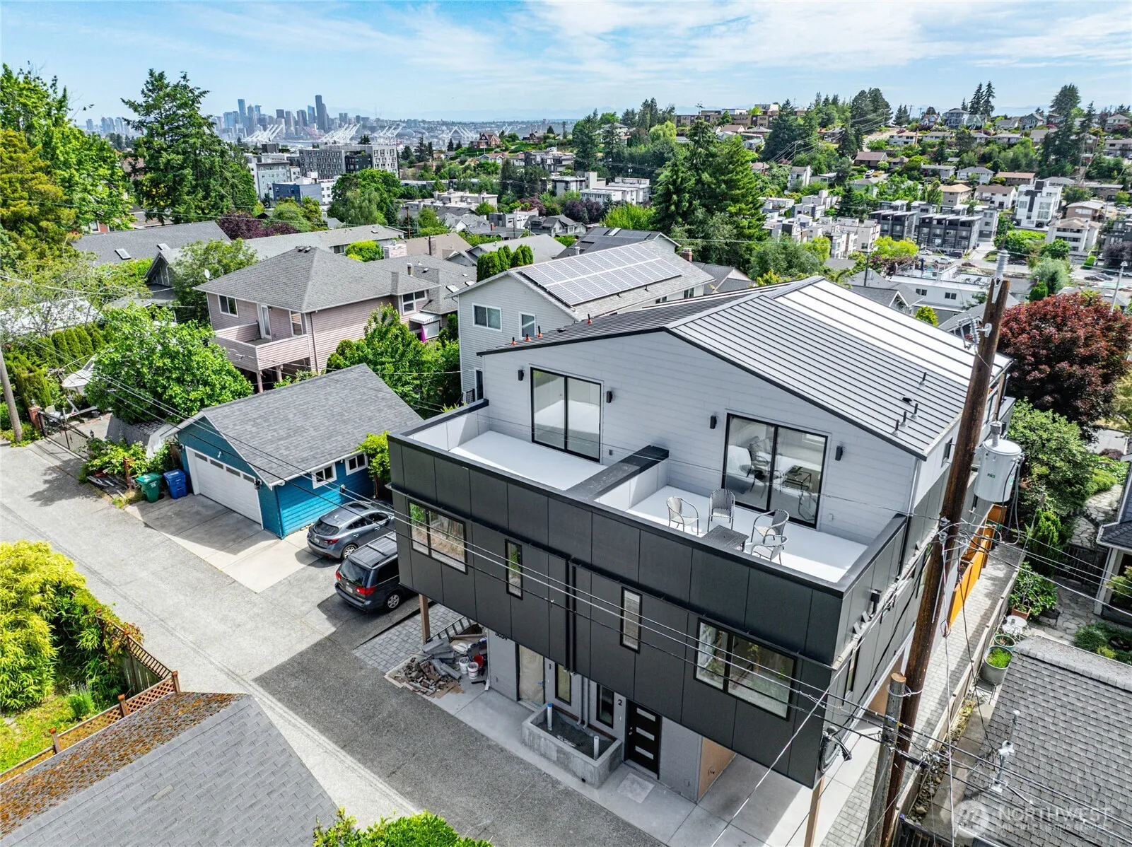 Property photo for 5039 41st Avenue Sw #2, Seattle photo 2