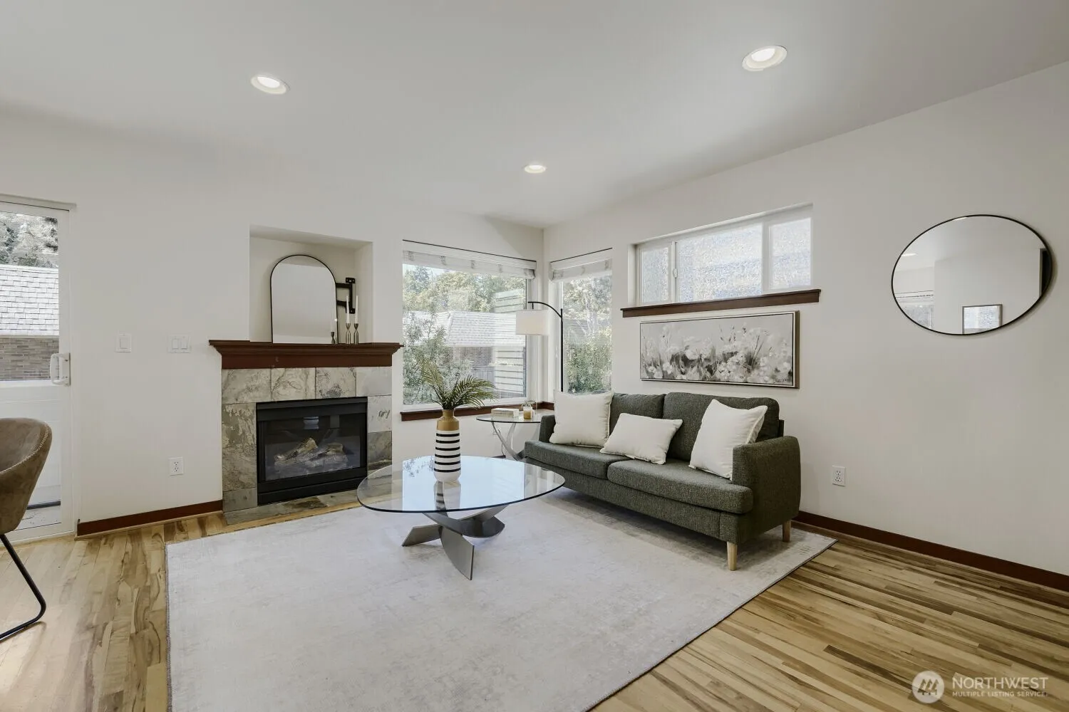 Property photo for 9519 8th Avenue Nw #b, Seattle photo 3