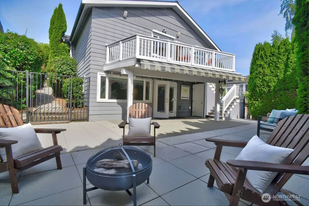 Property photo for 4030 26th Avenue W, Seattle photo 2