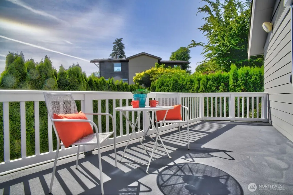 Property photo for 4030 26th Avenue W, Seattle photo 3