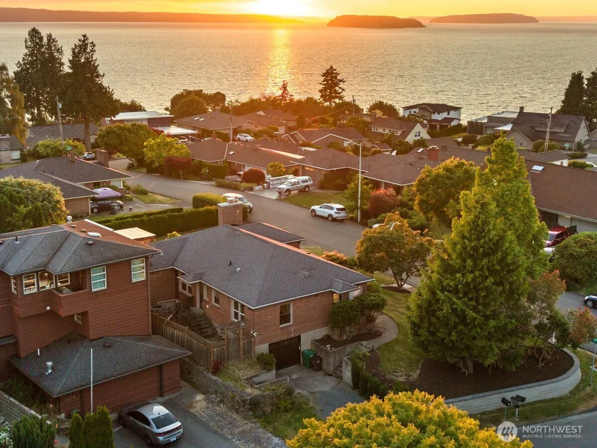 Property photo for 422 Crown Drive, Everett