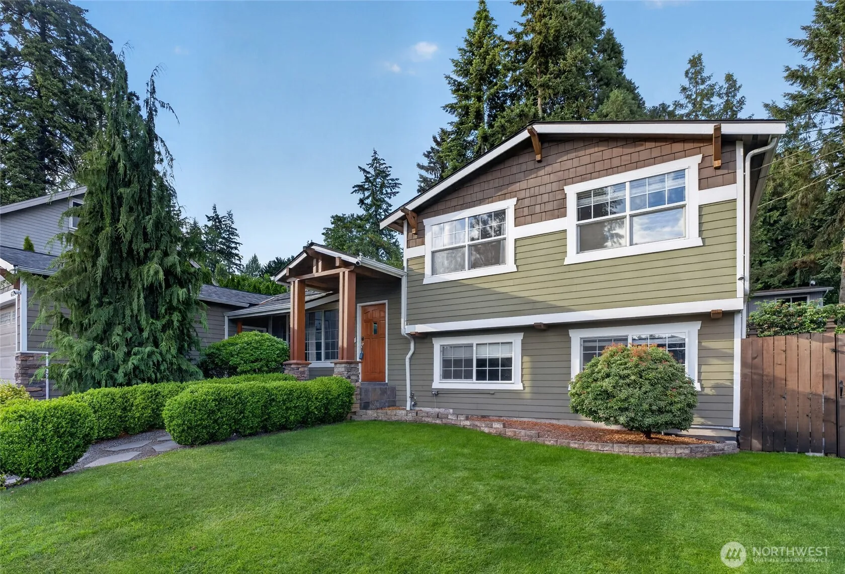 Property photo for 6229 Ne 196th Street, Kenmore photo 2