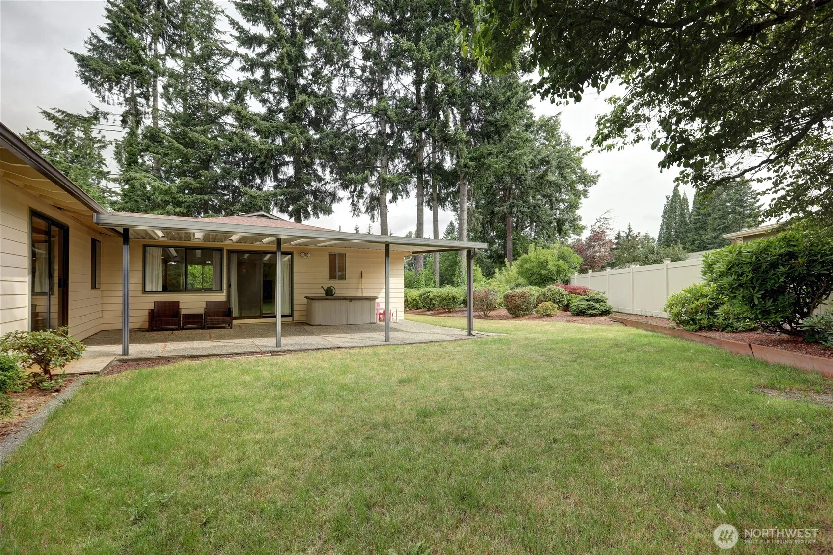 Property photo for 16724 Ne 22nd Street, Bellevue photo 4