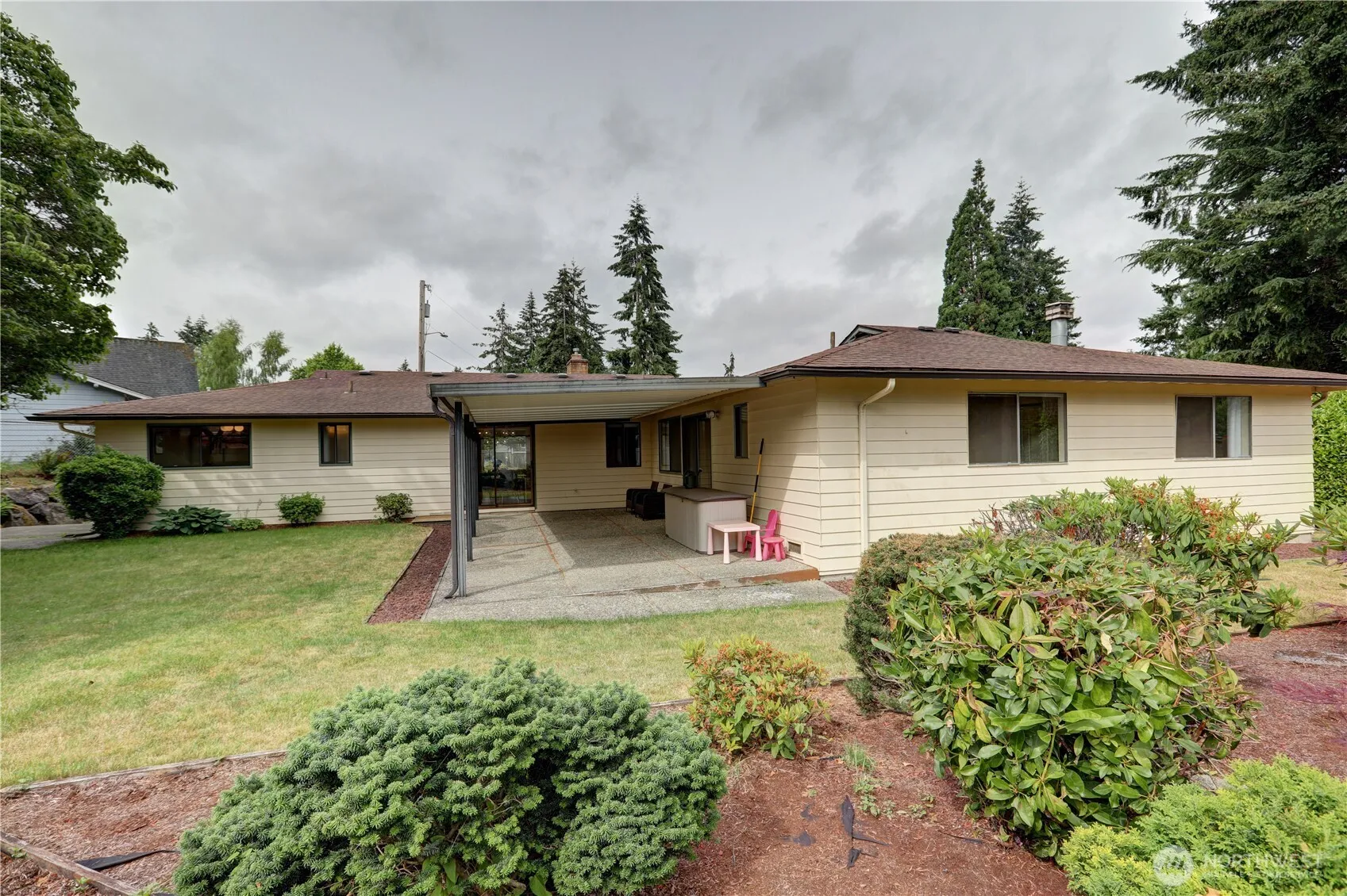 Property photo for 16724 Ne 22nd Street, Bellevue photo 3