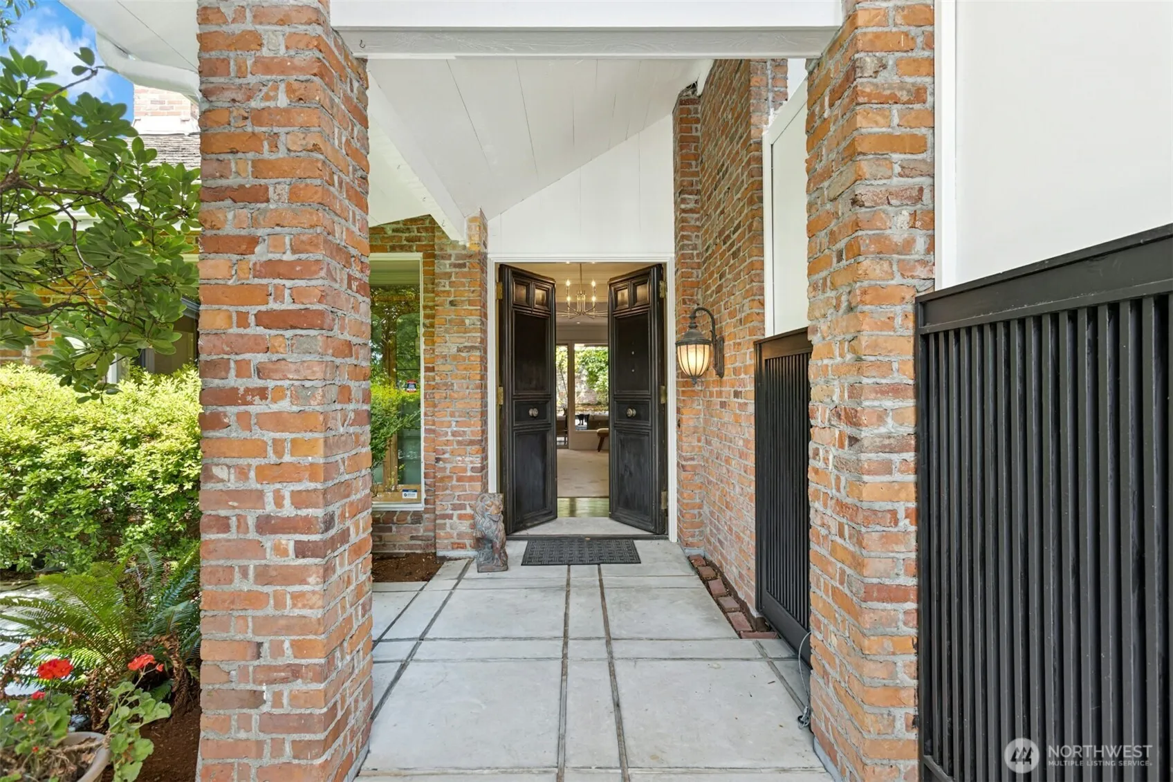 Property photo for 6016 Ne Keswick Drive, Seattle photo 4