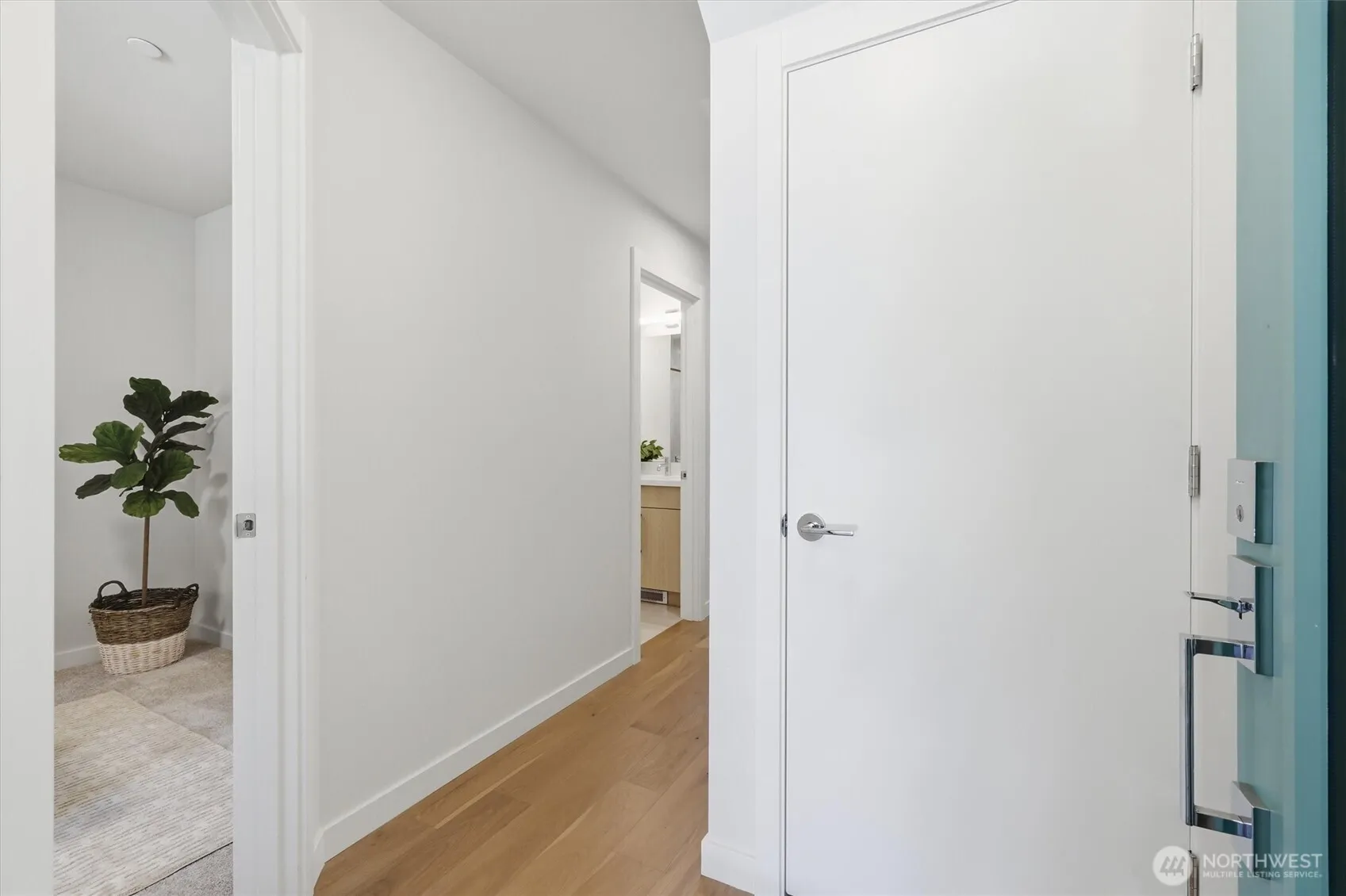 Property photo for 105 B 39th Avenue Nw, Seattle photo 2