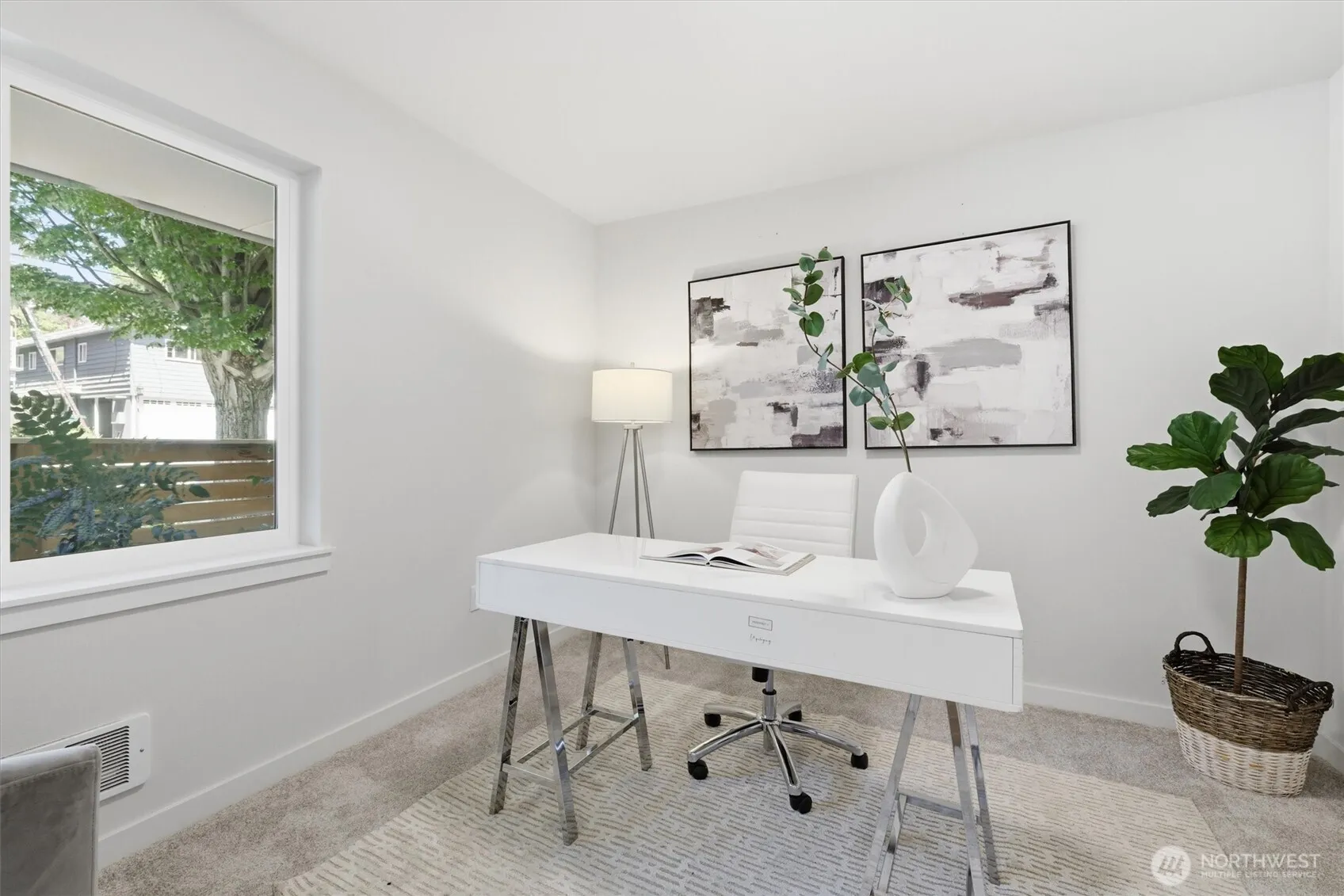Property photo for 105 B 39th Avenue Nw, Seattle photo 3