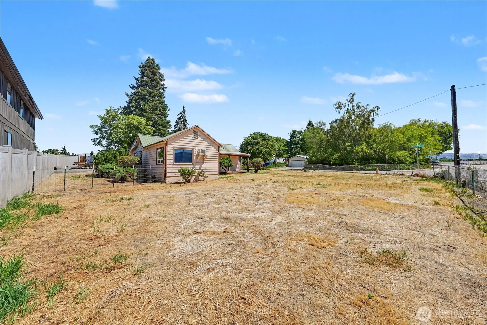 Property photo for 68 N Nevada Avenue, East Wenatchee photo 2