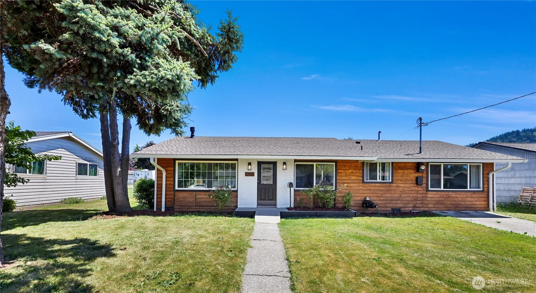 Property photo for 1700 S 15th Street, Mount Vernon