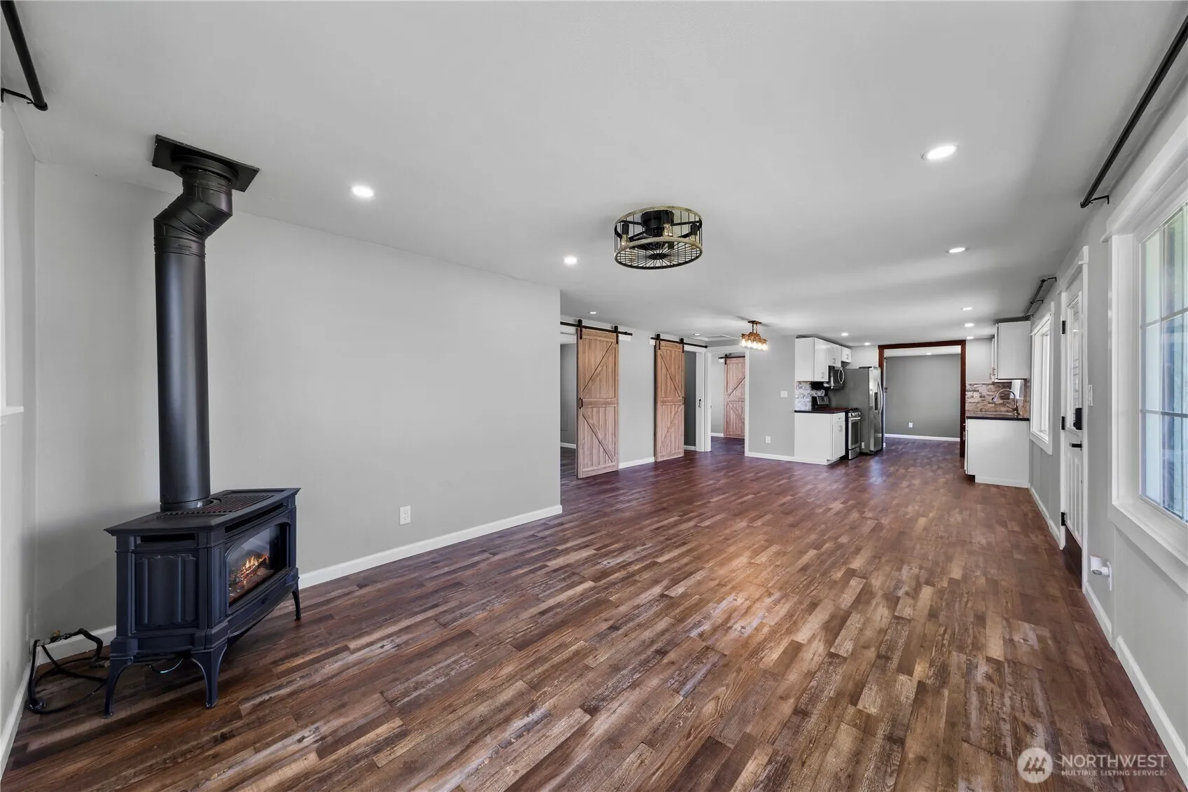 Property photo for 1700 S 15th Street, Mount Vernon photo 5