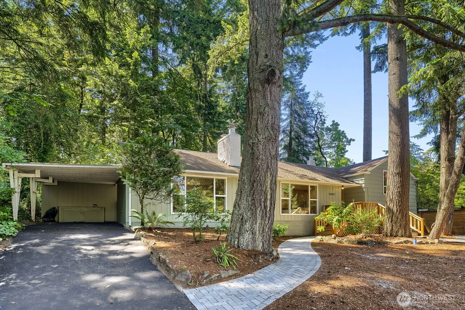 Property photo for 16051 21st Avenue Sw, Burien photo 3