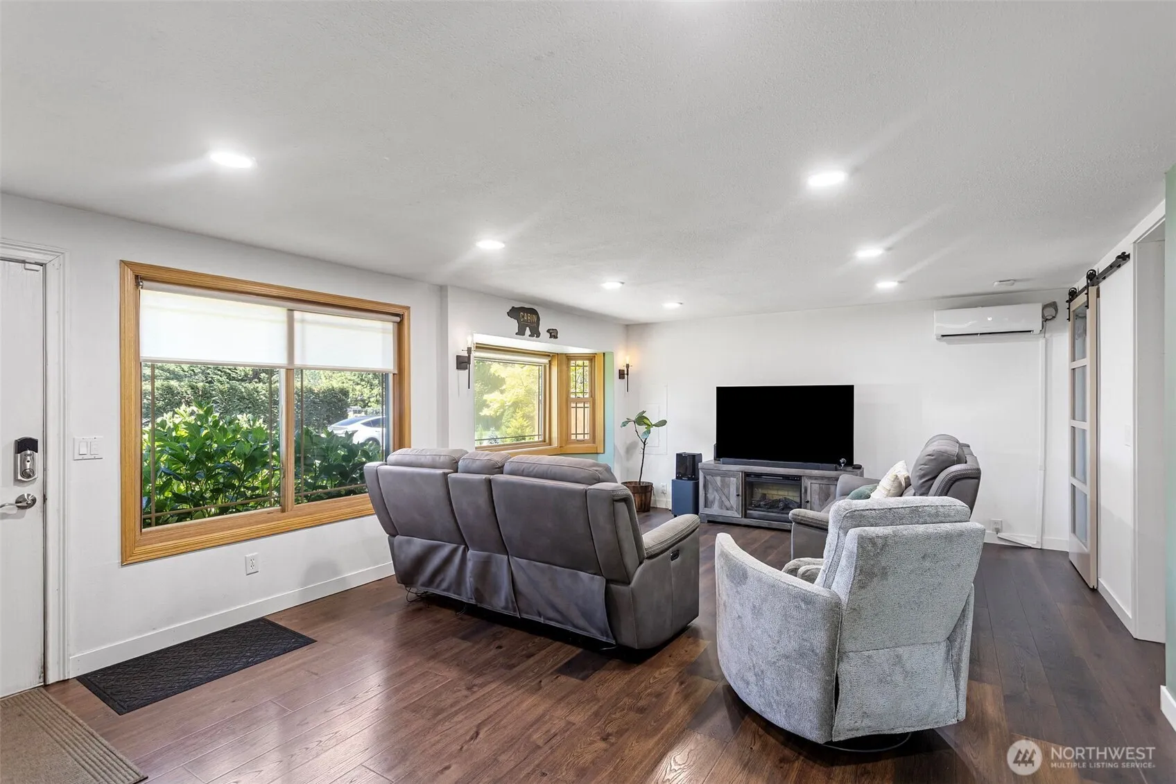 Property photo for 12711 52nd Avenue E, Tacoma photo 4