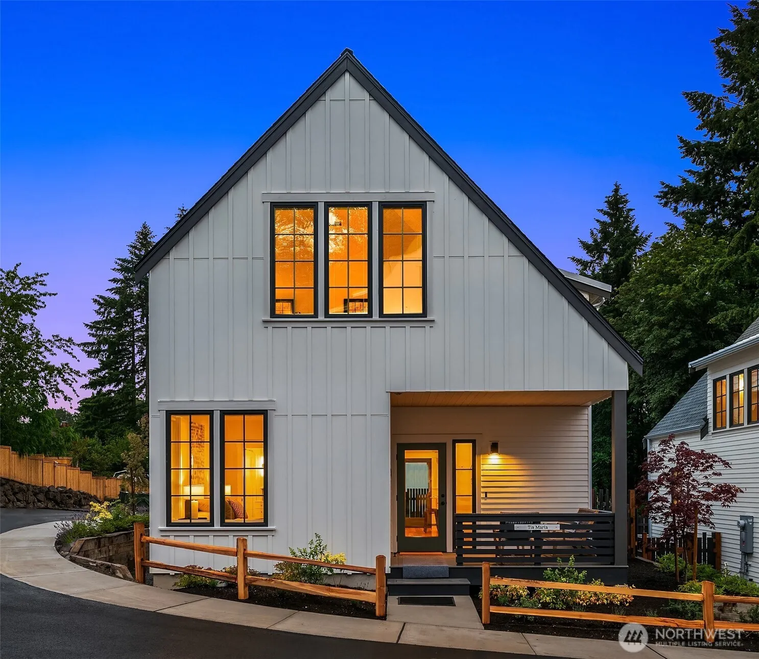 Property photo for 2218 Ne 125th Street, Seattle photo 4