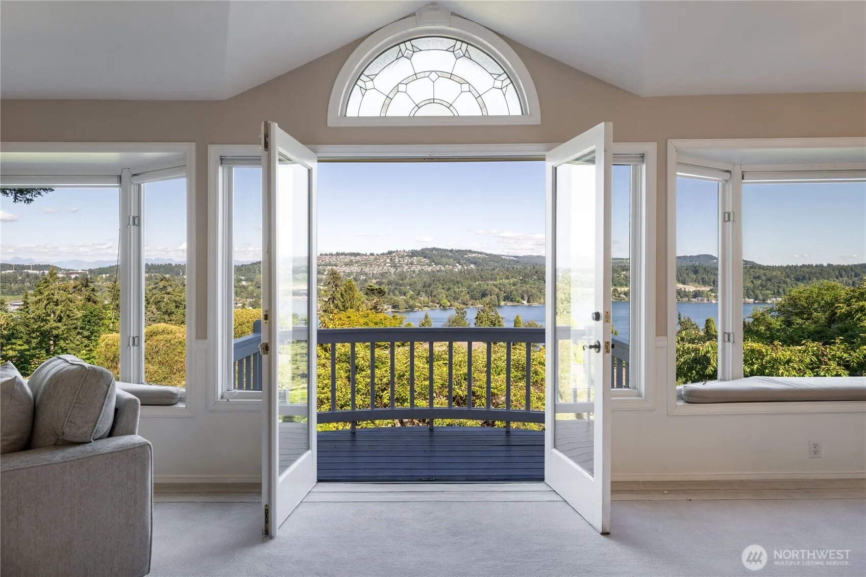 Property photo for 4232 Shoreclub Drive, Mercer Island photo 3
