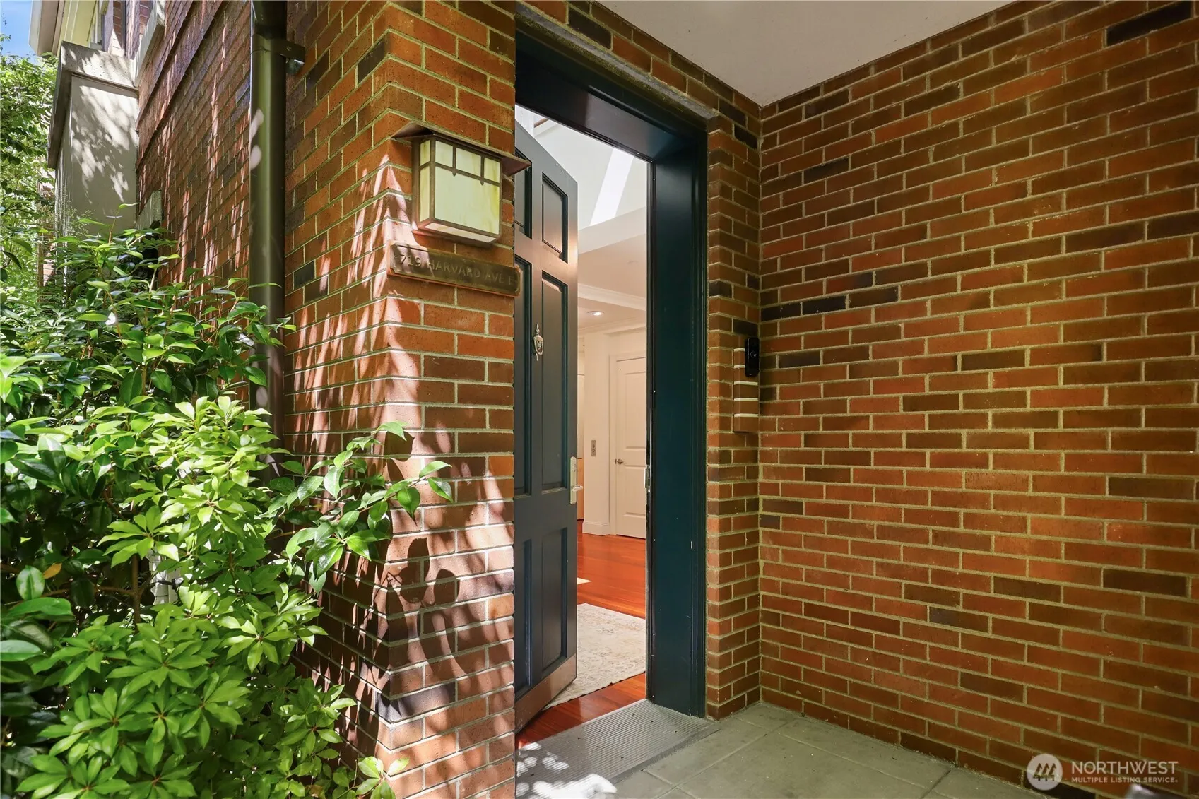 Property photo for 719 Harvard Avenue E, Seattle photo 4
