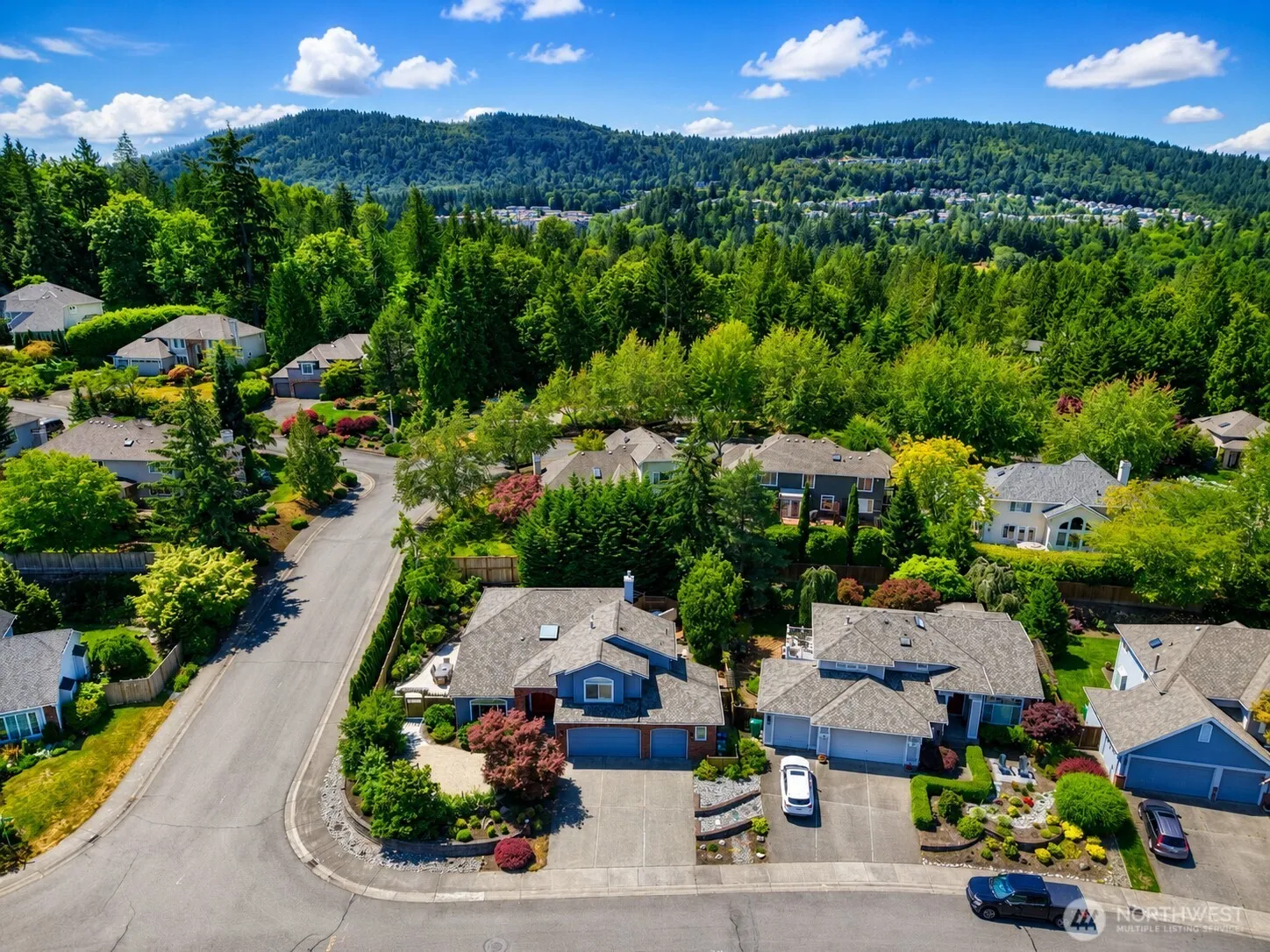 Property photo for 535 Nw Datewood Drive, Issaquah photo 3