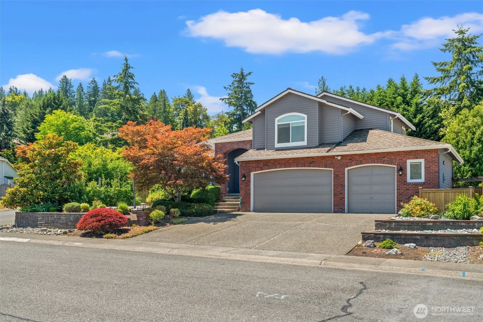 Property photo for 535 Nw Datewood Drive, Issaquah photo 2