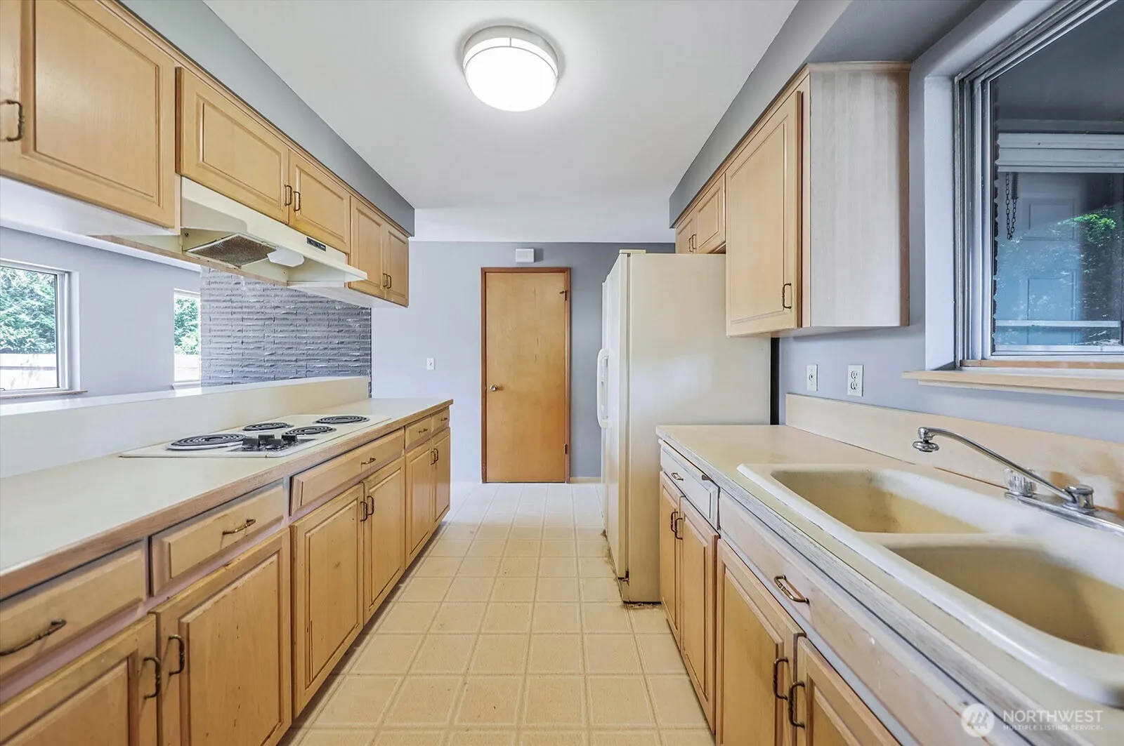 Property photo for 9015 Winona Street Sw, Lakewood photo 5