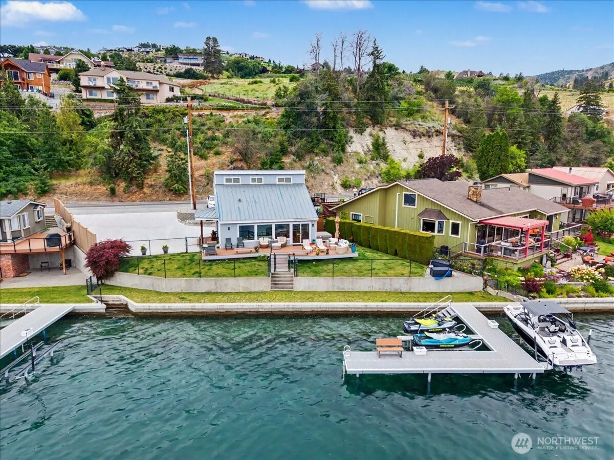Property photo for 1386 S Lakeshore Road, Chelan photo 3