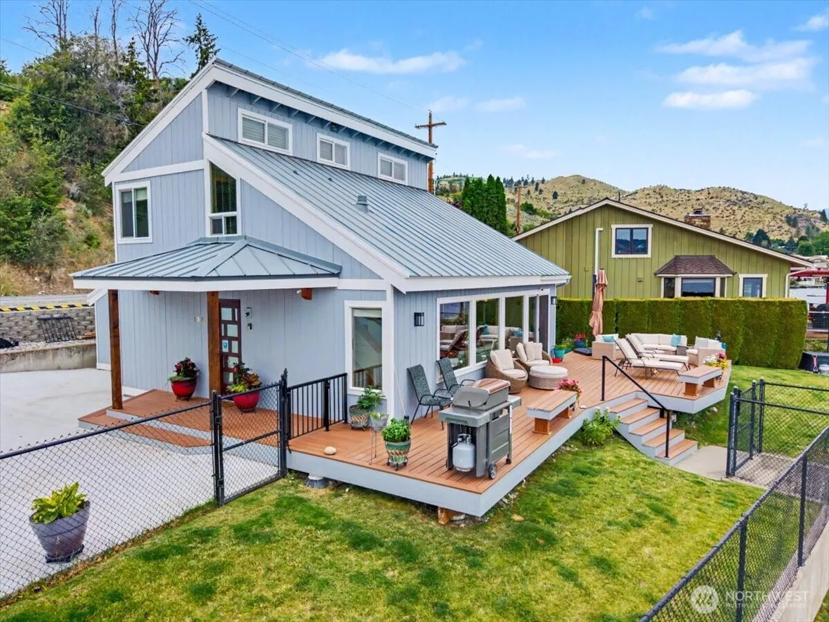 Property photo for 1386 S Lakeshore Road, Chelan