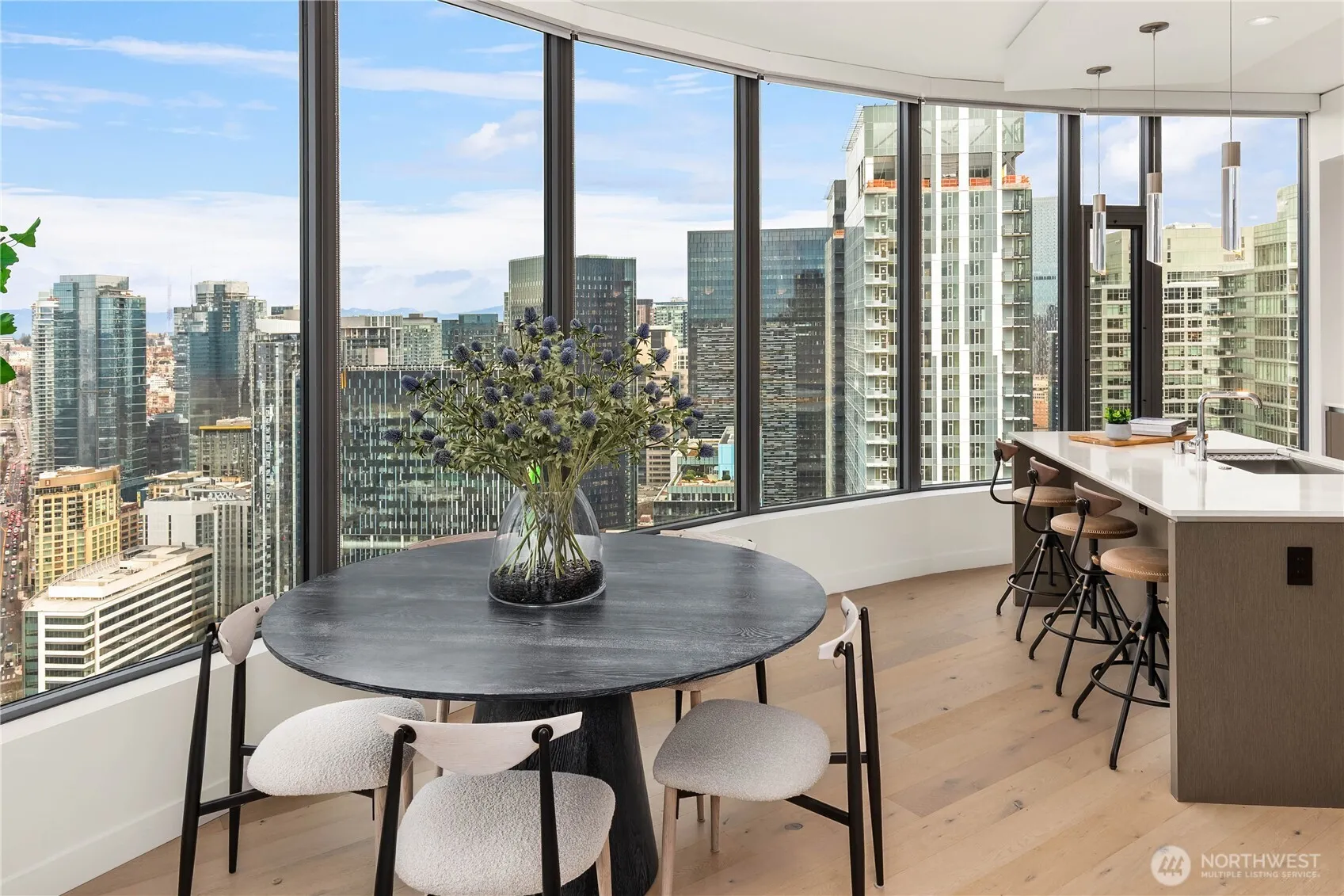 Property photo for 2510 6th Avenue #3802, Seattle photo 3