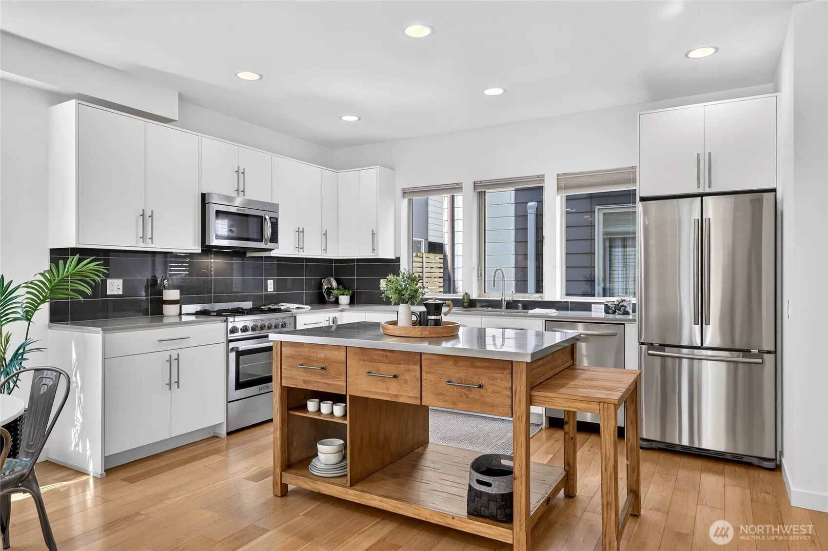 Property photo for 4222 Linden Avenue N, Seattle photo 4