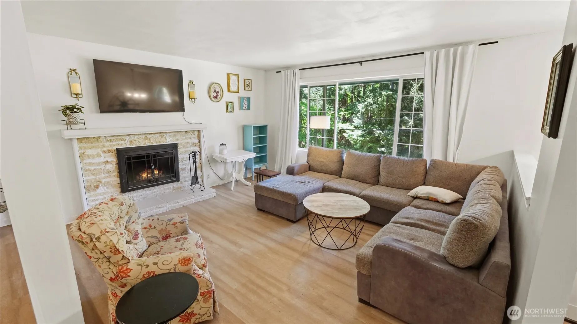 Property photo for 18427 Homeview Drive, Edmonds photo 4