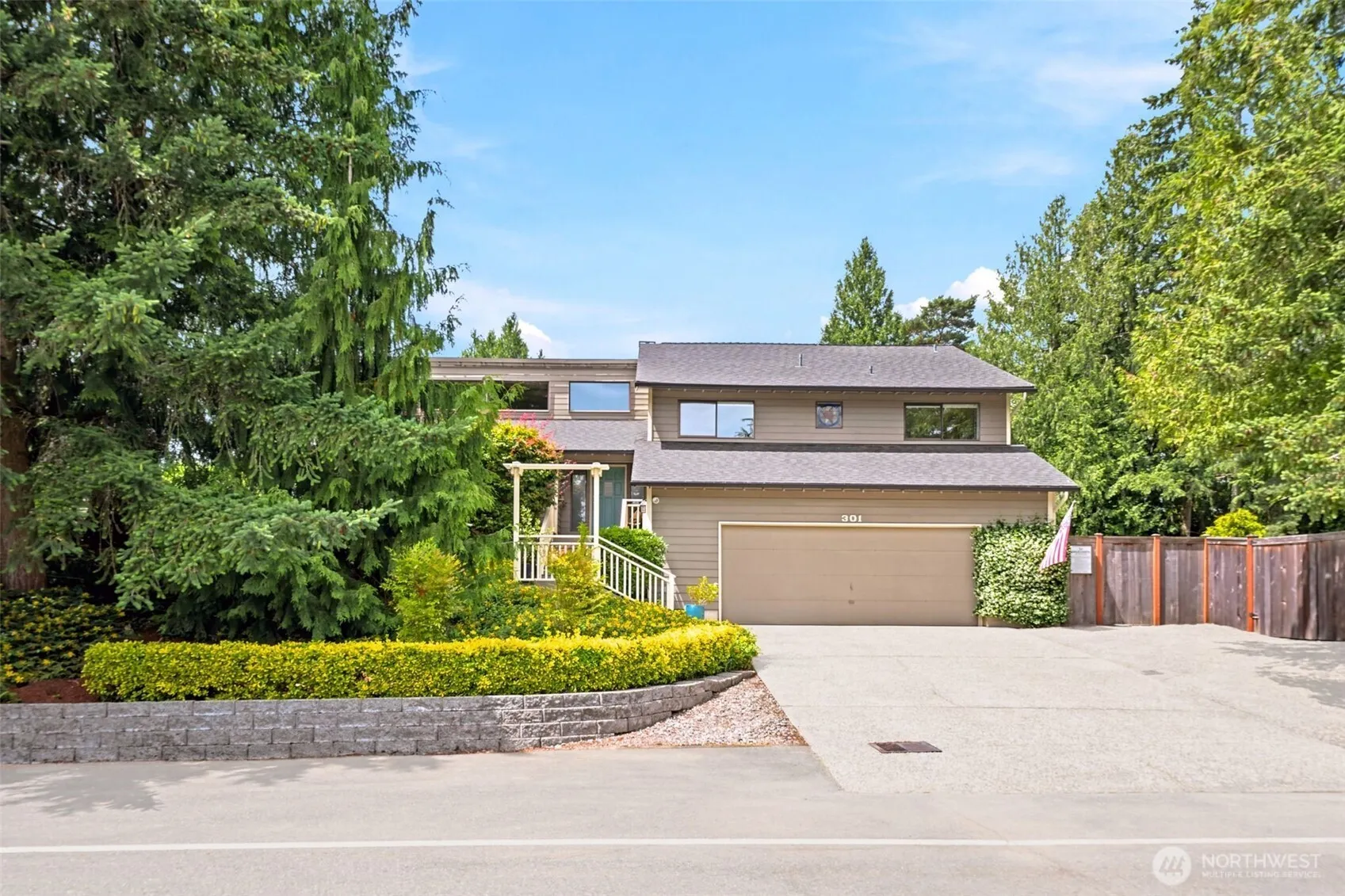Property photo for 301 128th Avenue Ne, Bellevue photo 2