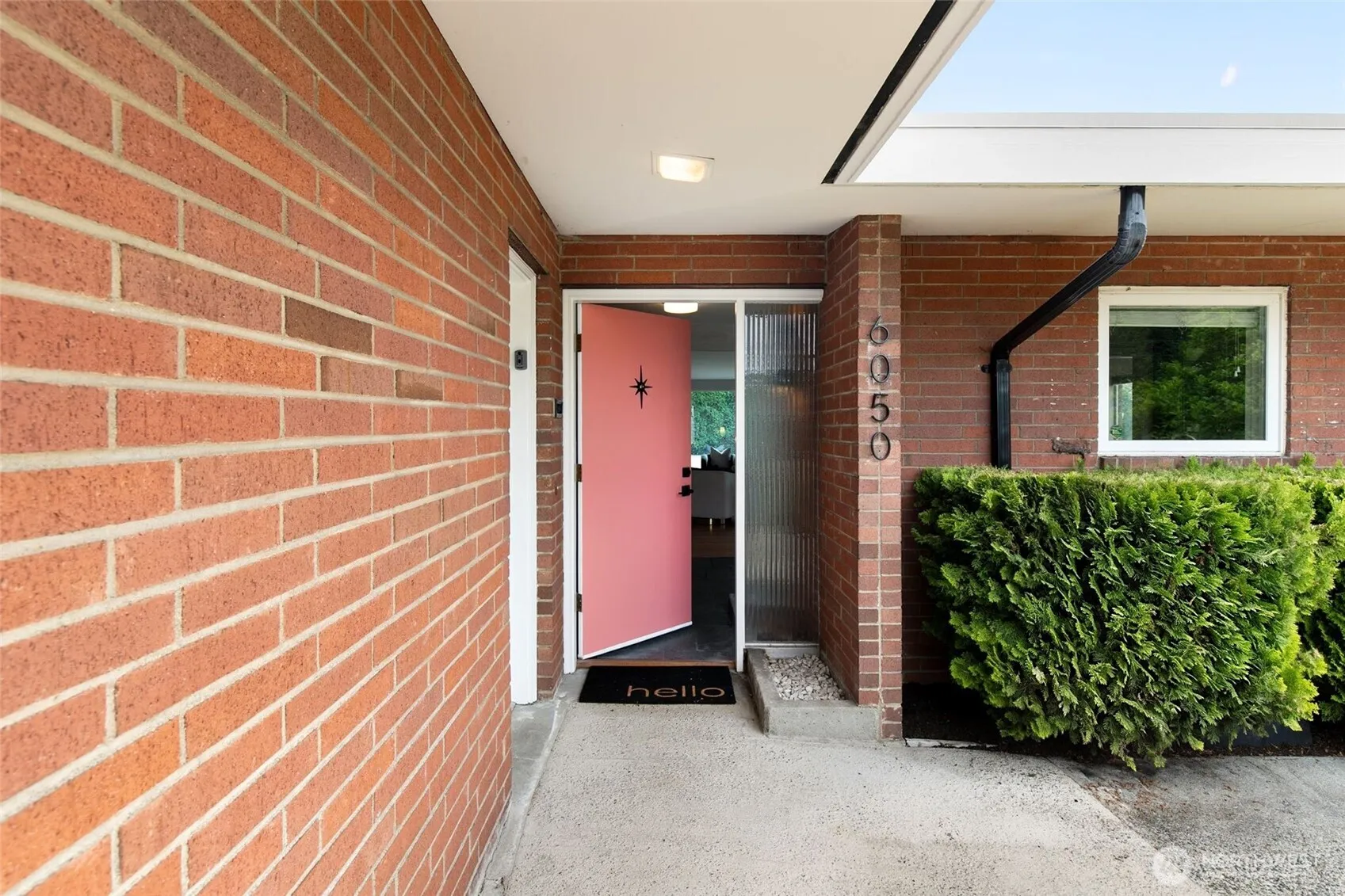 Property photo for 6050 43rd Avenue Ne, Seattle photo 2