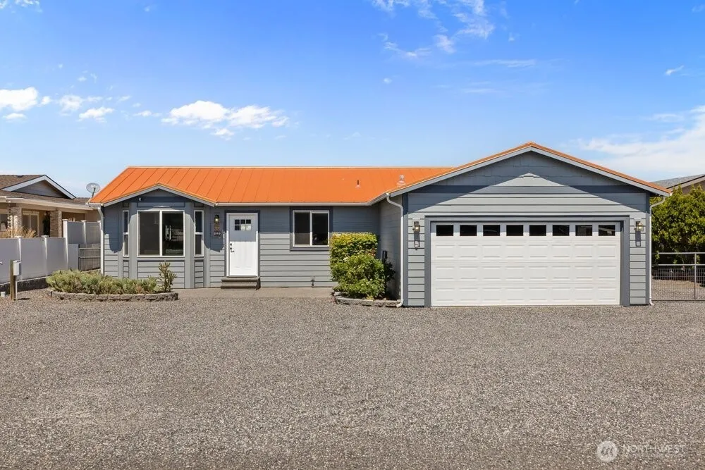 Property photo for 225 Atterberry Drive Sw, Mattawa