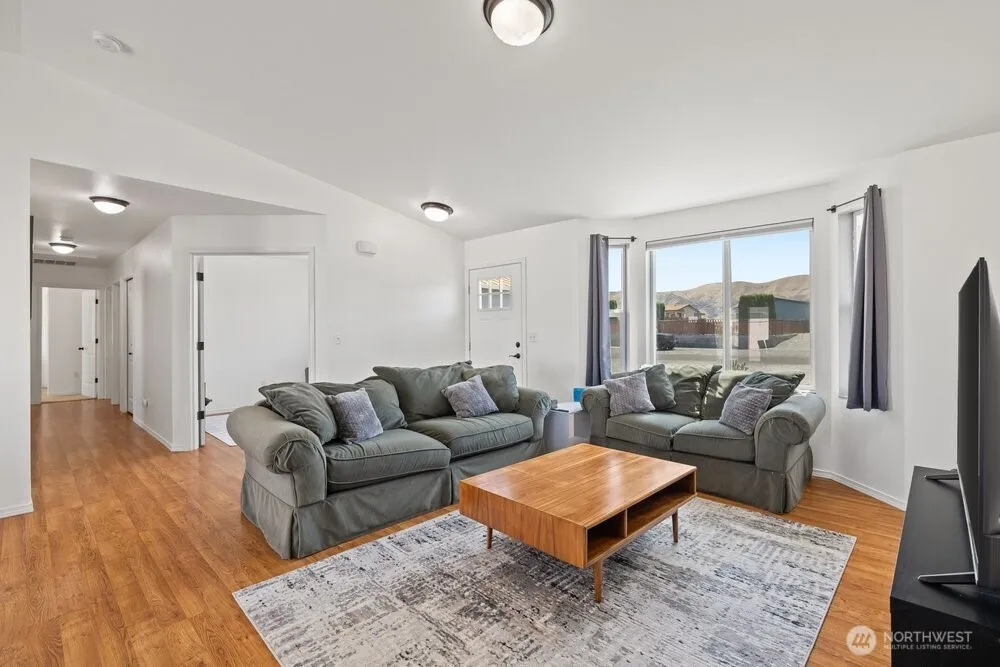 Property photo for 225 Atterberry Drive Sw, Mattawa photo 5